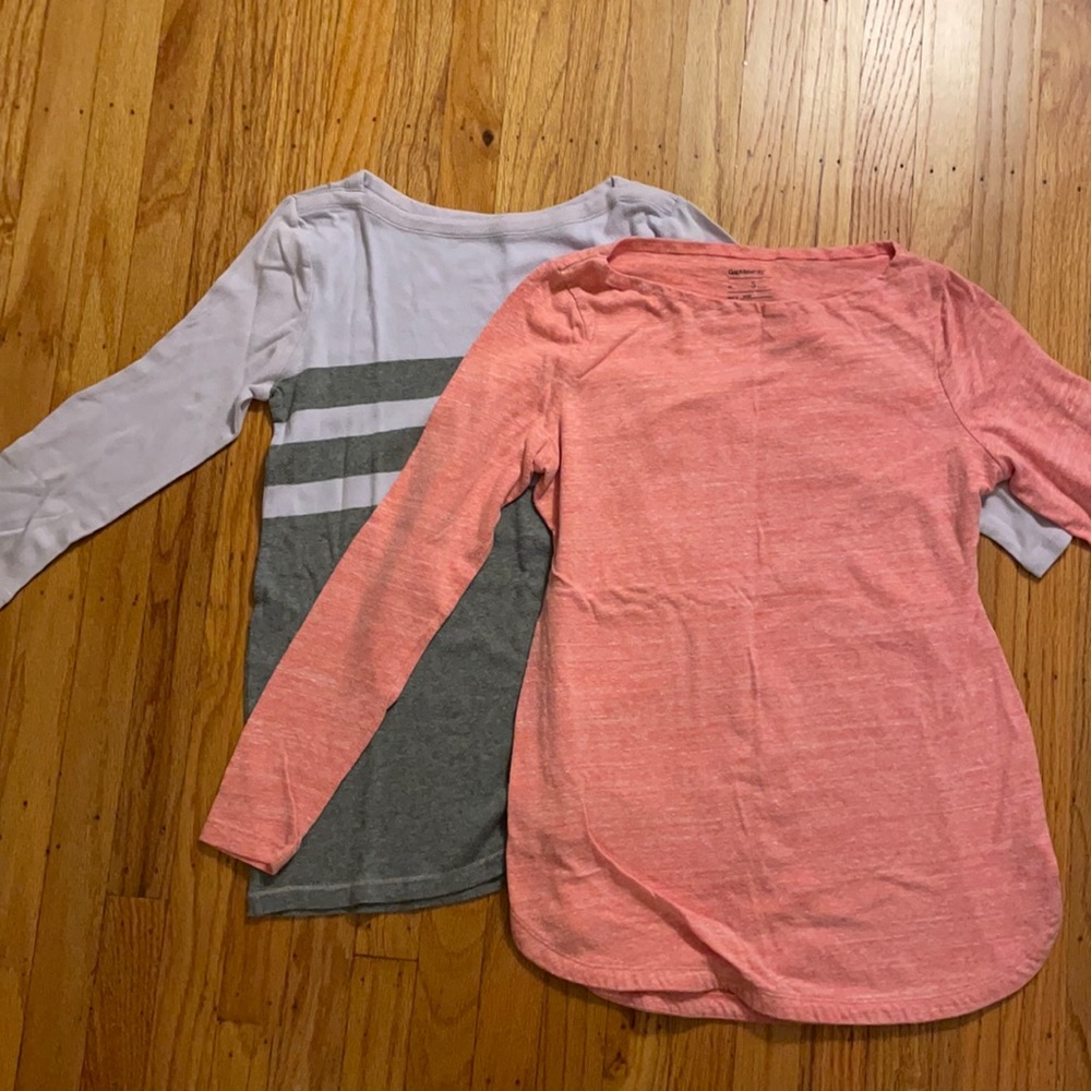 Set of two Gap maternity tops.
